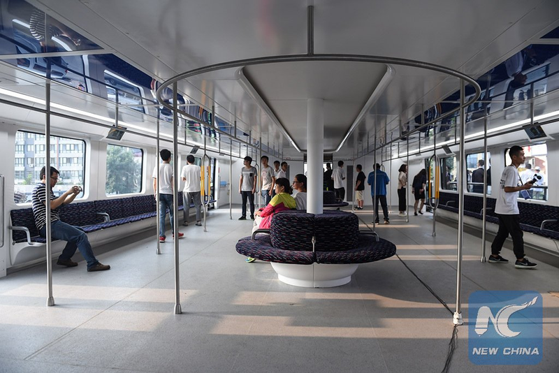 Illustration for article titled Everything That Makes China's New Traffic-Straddling Bus So Fascinating